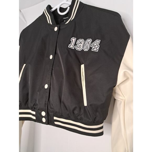 Forever 21 Juniors Varsity Jacket Size M Cream Black Schoolgirl Dark Academia - Picture 2 of 7